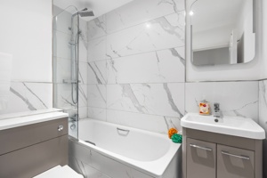 Richmond Place Bathroom_300x200