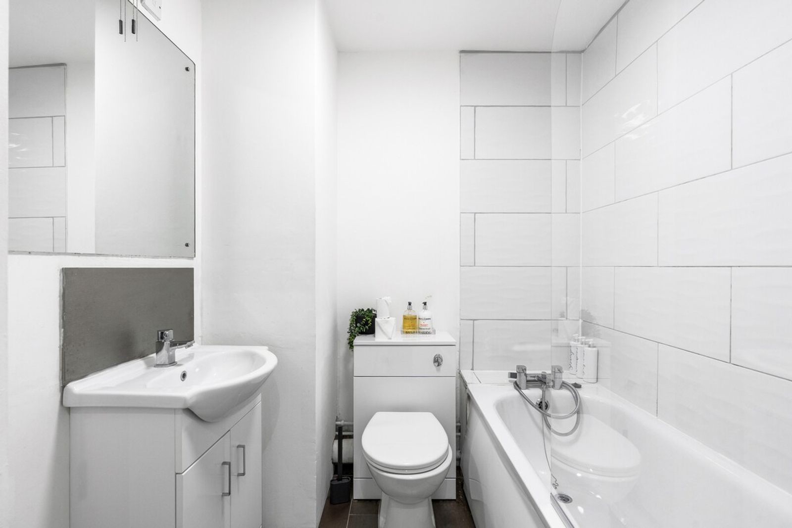 BLanesBathroom